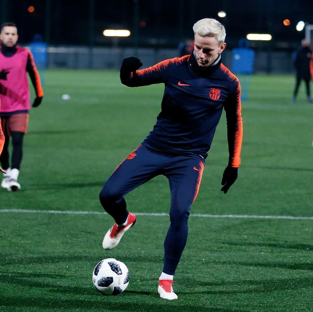 post card Ivan Rakitic on Instagram_ _Motivados para un part.webp